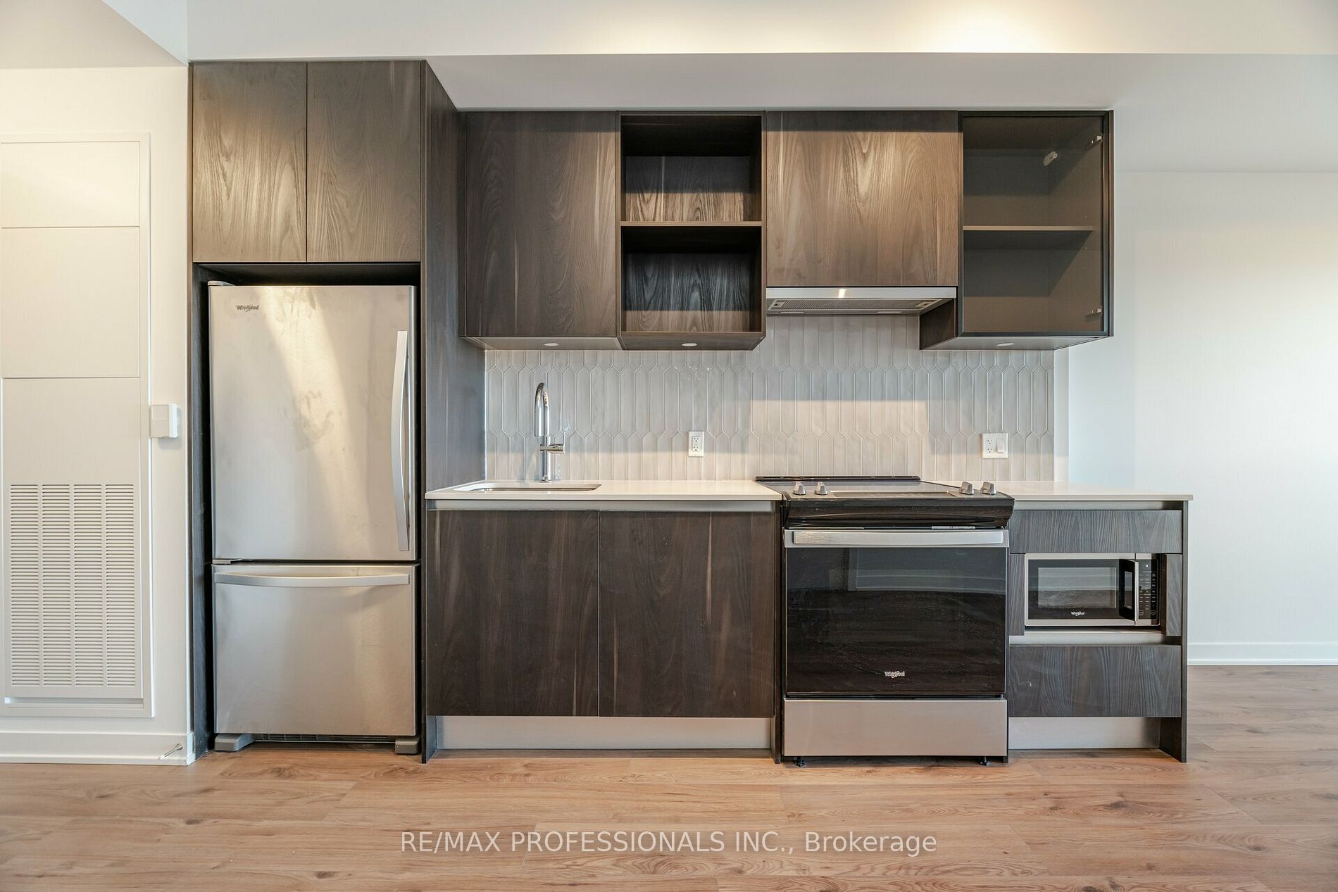 395 Dundas St W, Oakville, Ontario