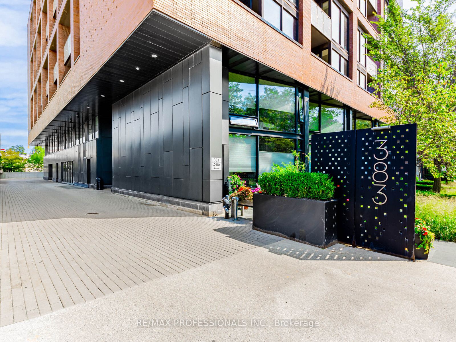 For Sale: 383 Sorauren Avenue 401, Toronto W01, ON M6R 0A4, Toronto W01, ON